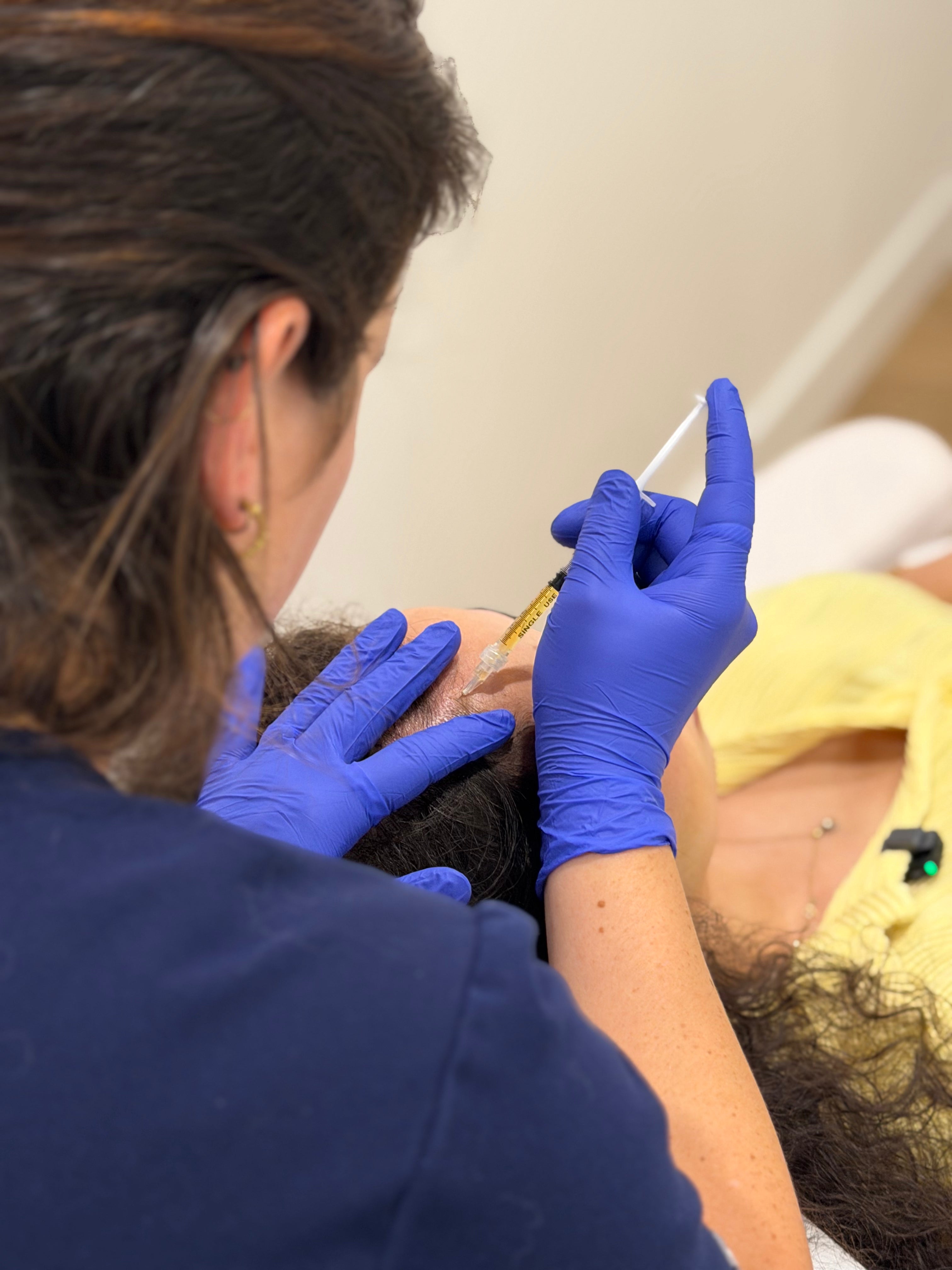 Comment se déroule une séance de PRP capillaire en clinique ?